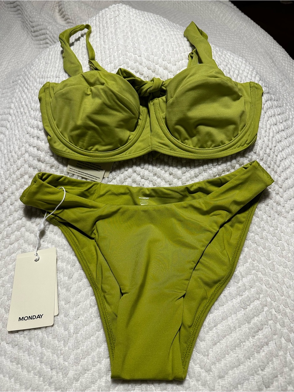 Monday Swimwear Apple Green Underwire Crovelly Top M - Seychelles Bottom Small